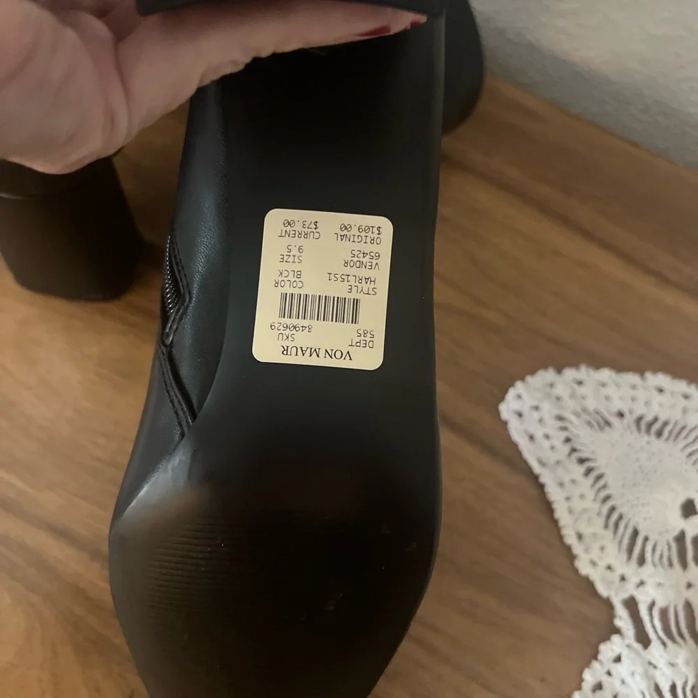 Steve Madden
Black
Size 9.5
Ankle Boots
2.5” heel
NWT - Picture 8 of 16